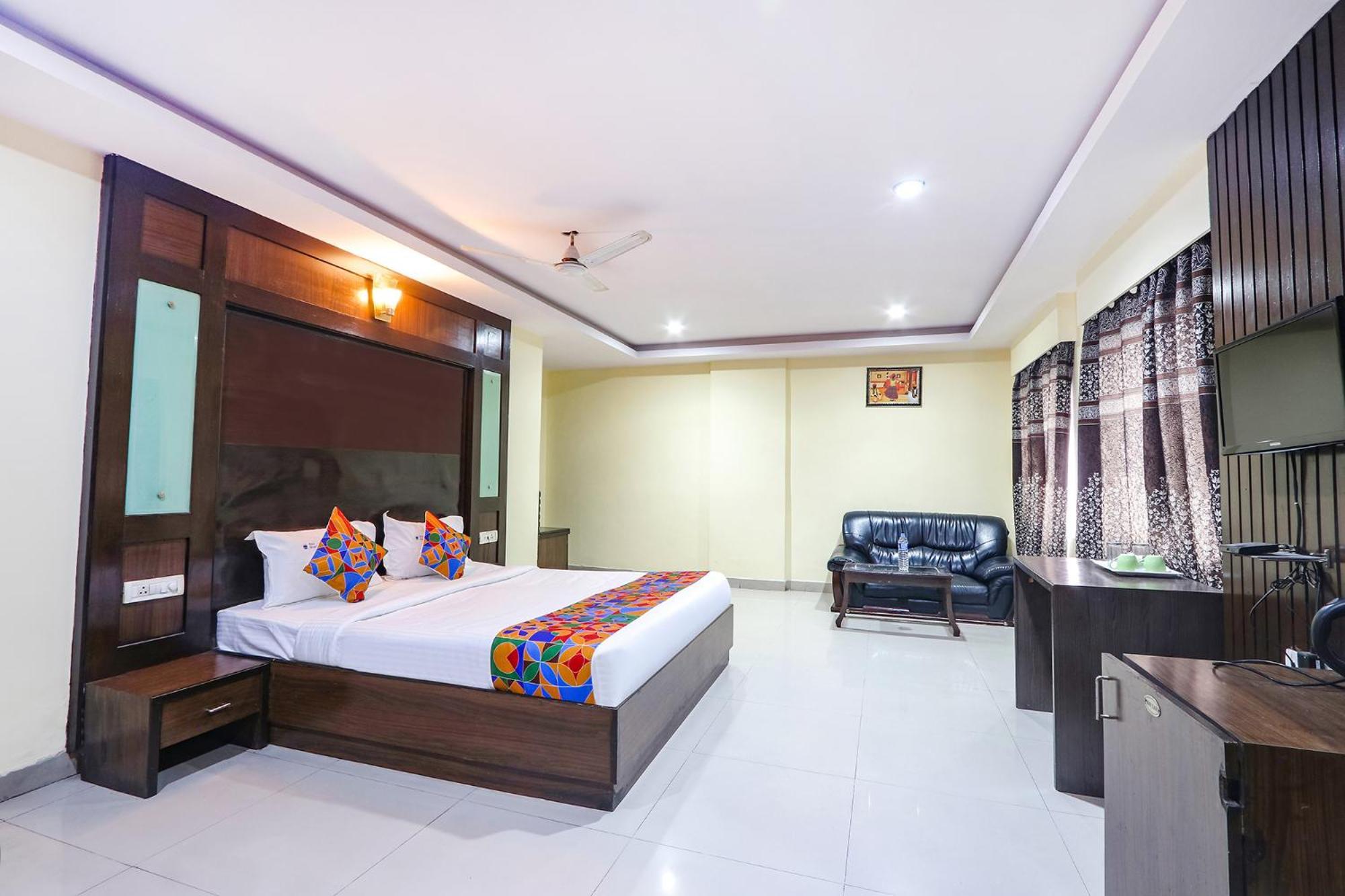 FabHotel Royal Residency Lakdikapul Hyderabad Exterior foto