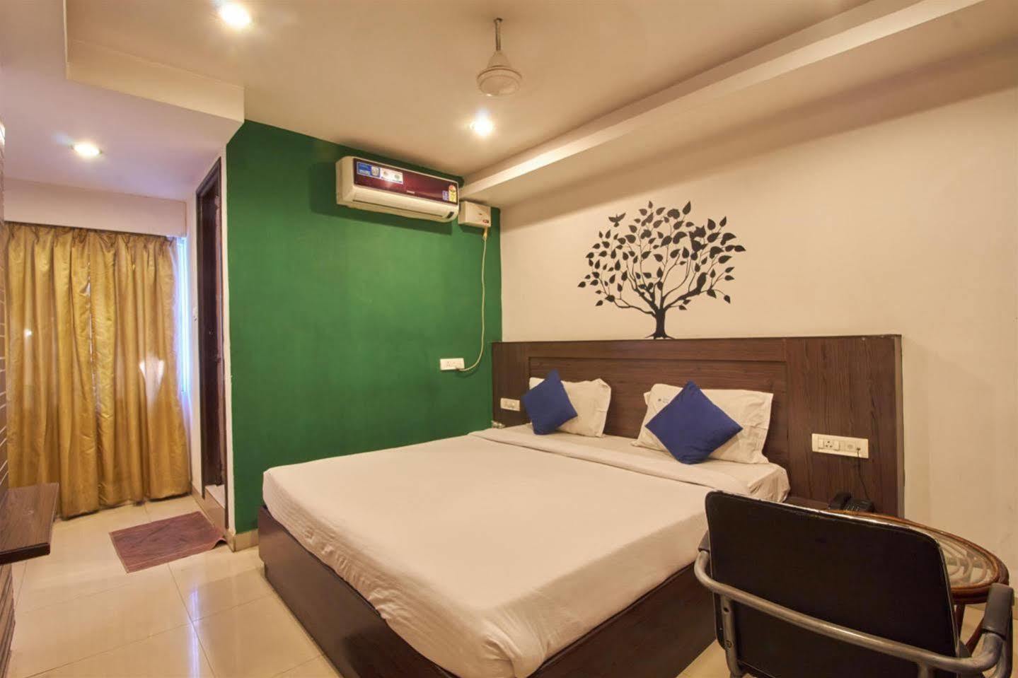 FabHotel Royal Residency Lakdikapul Hyderabad Exterior foto