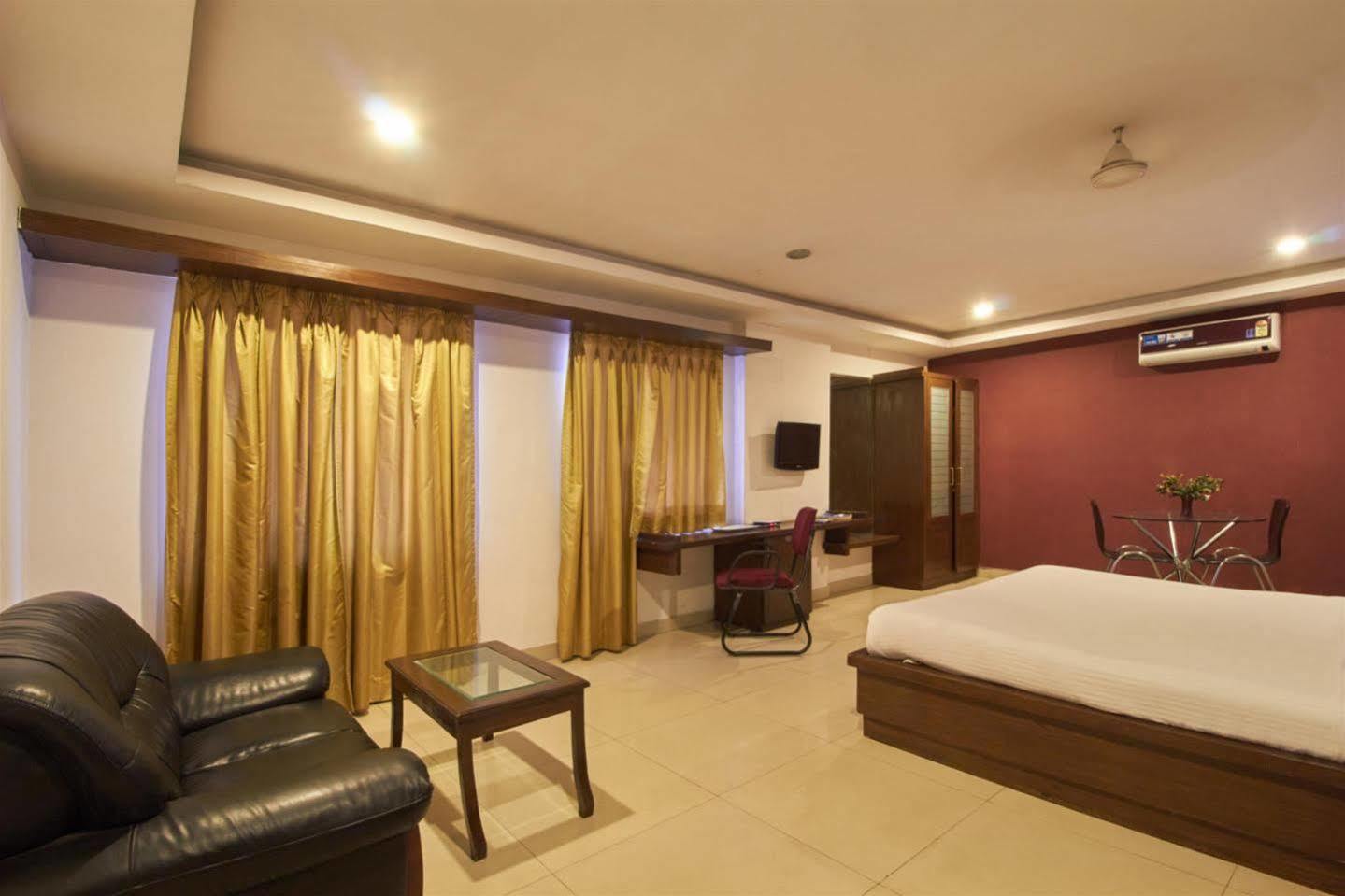 FabHotel Royal Residency Lakdikapul Hyderabad Exterior foto