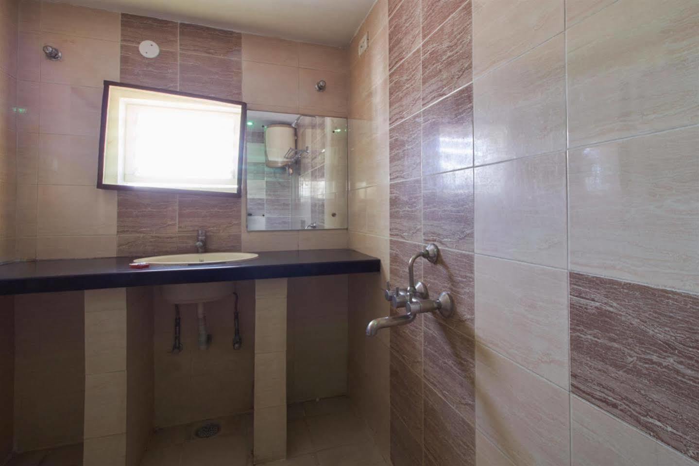 FabHotel Royal Residency Lakdikapul Hyderabad Exterior foto
